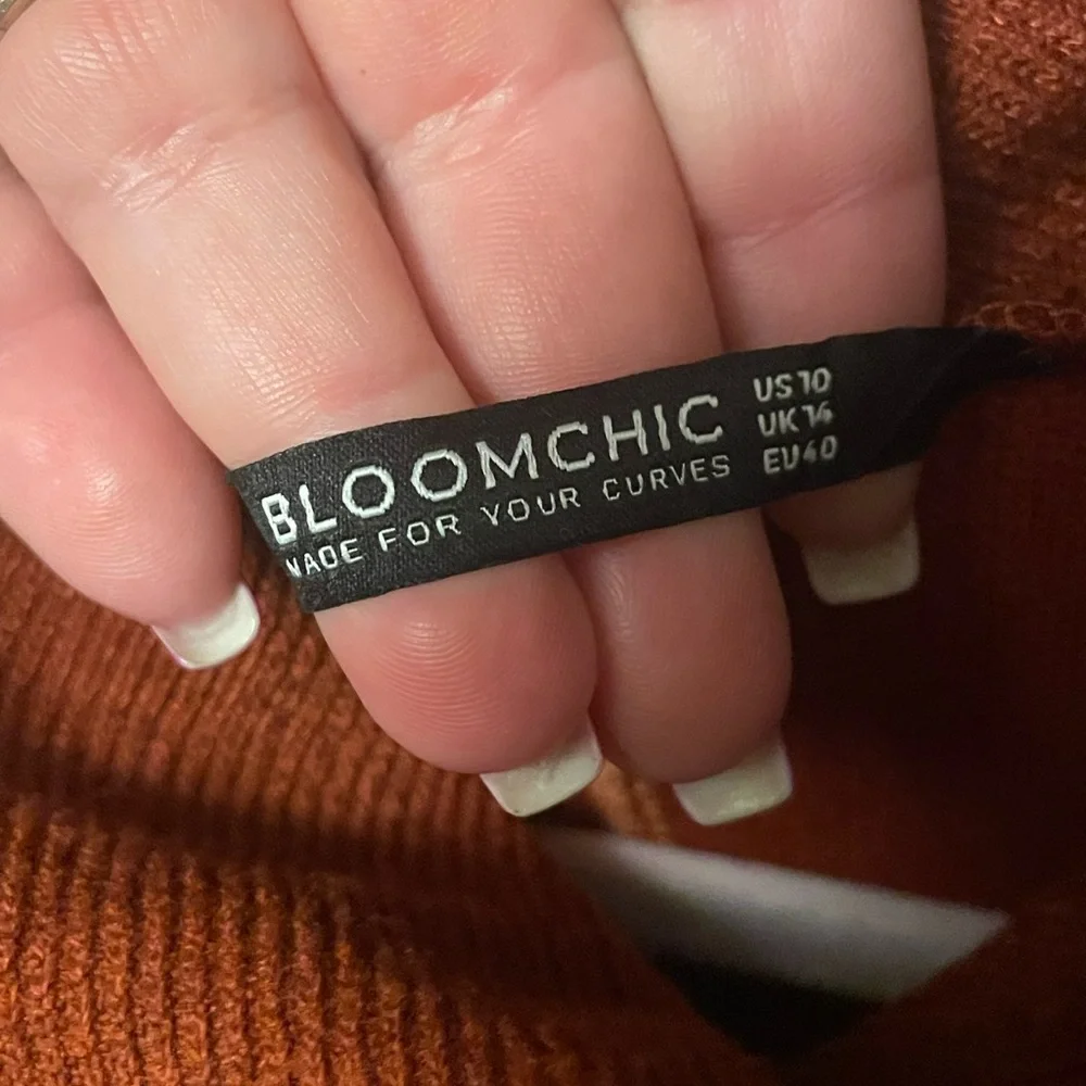 USED BloomChic Women’s Rust Cowl Neck Sweater with Lace Trim – Size 10